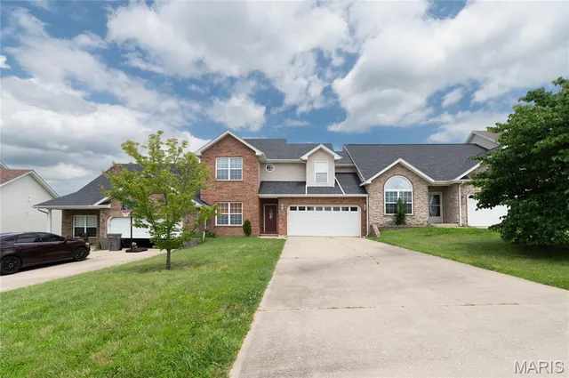 Front exterior — 279 Carmel Valley Way St Robert Missouri real estate