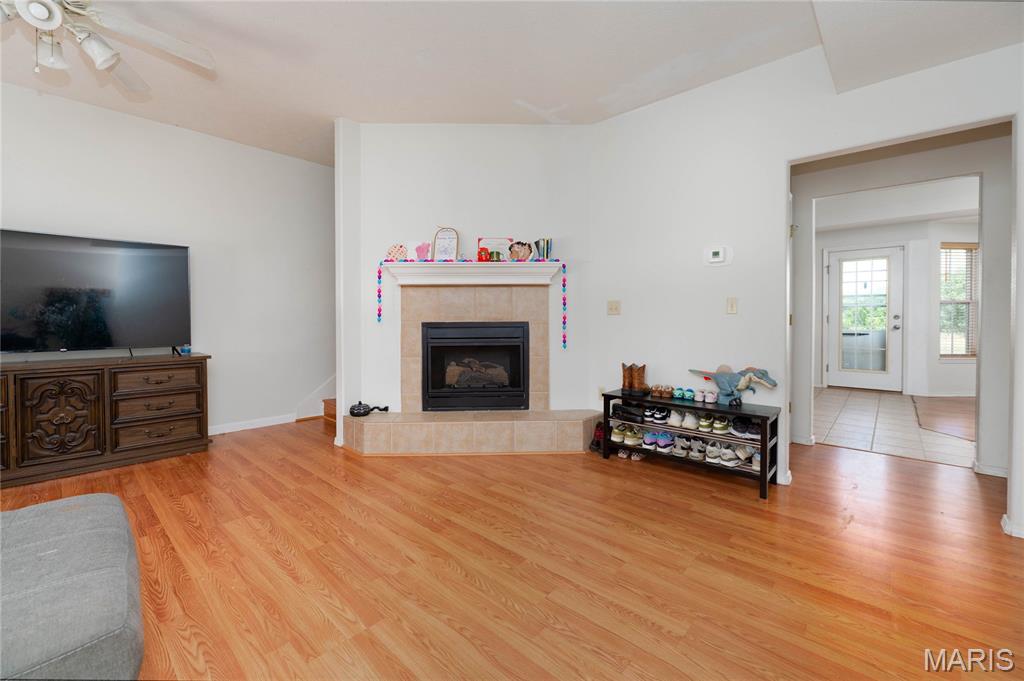Kitchen — 279 Carmel Valley Way St Robert Missouri real estate