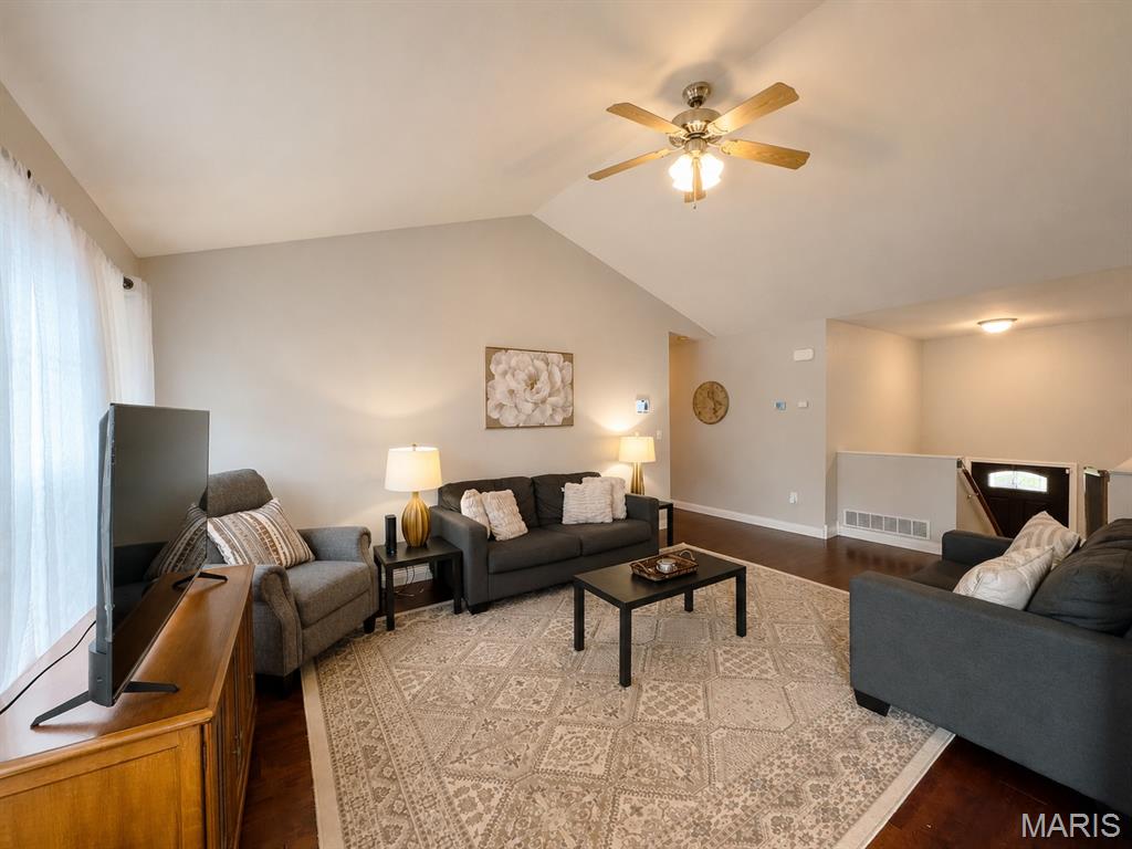 Primary bedroom — 21965 Lafayette Road Waynesville Missouri real estate