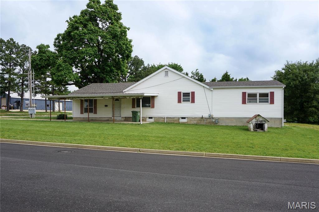 Living room — 2018 Old Saint James Road Rolla Missouri real estate