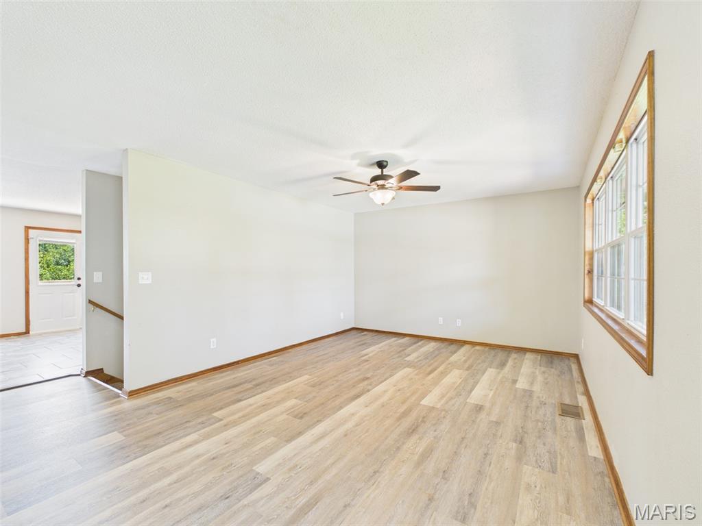 Kitchen — 24625 Spencer Road Waynesville Missouri real estate