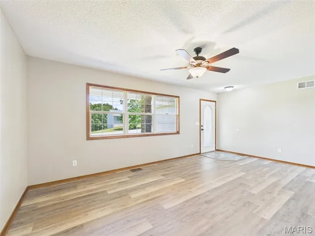 Primary bedroom — 24625 Spencer Road Waynesville Missouri real estate
