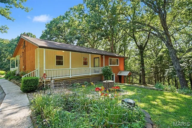 Primary bedroom — 5072 Oak Tree Lane House Springs Missouri real estate