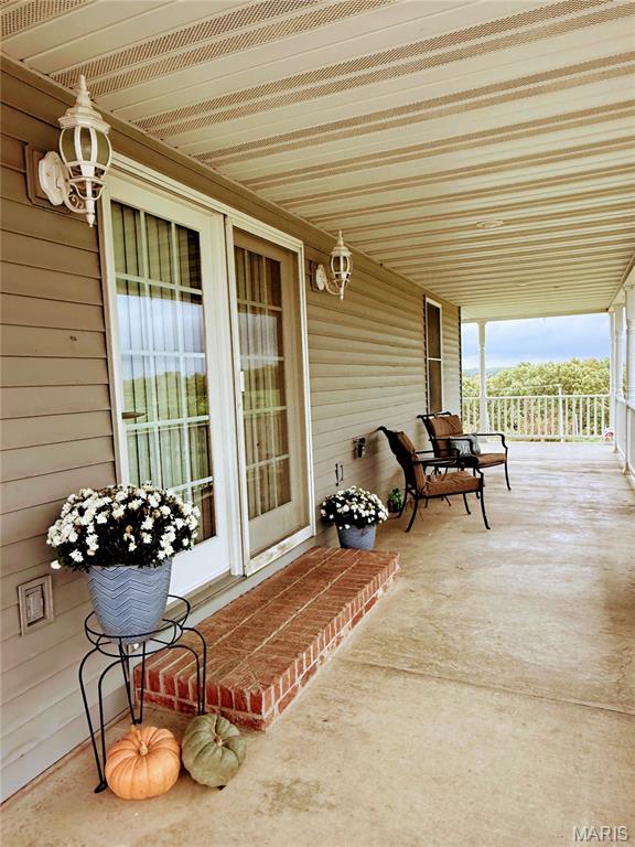 Living room — 30998 Gifford Trail La Plata Missouri real estate