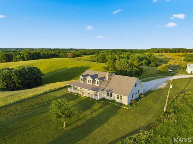 30998 Gifford Trail, La Plata MO real estate