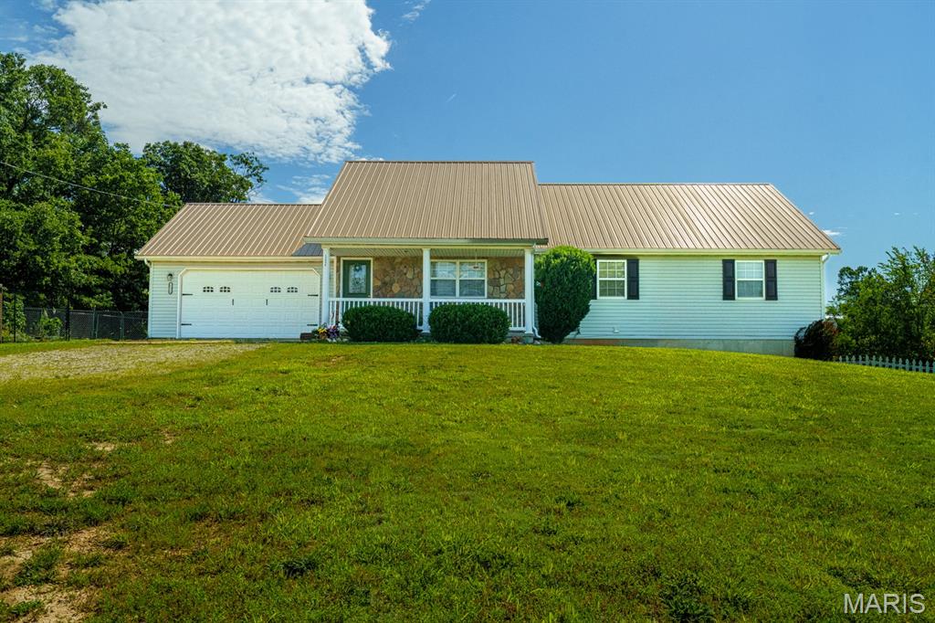 13996 Sherwood Lane Plato Missouri 4 bedroom 2 bathroom home for sale listed at $305,000