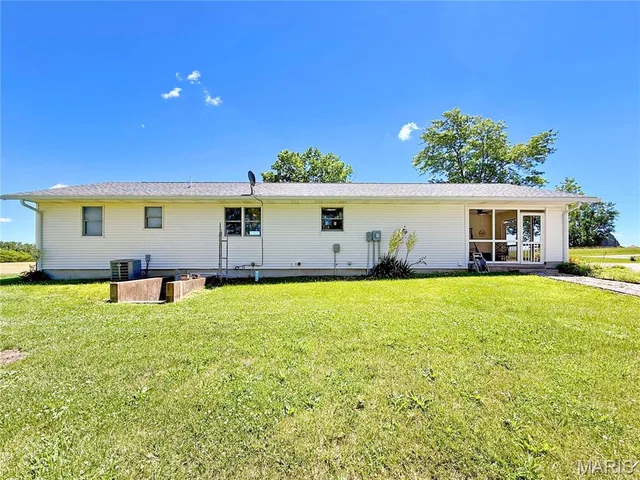 Primary bedroom — 180 E Woodard Street Leonard Missouri real estate