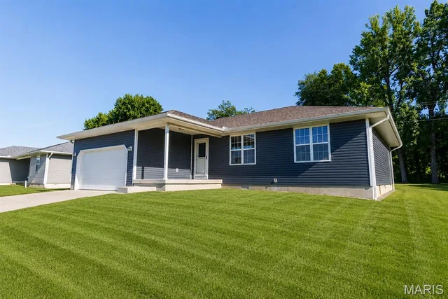Front exterior — 1316 Jessalinn Drive Lebanon Missouri real estate