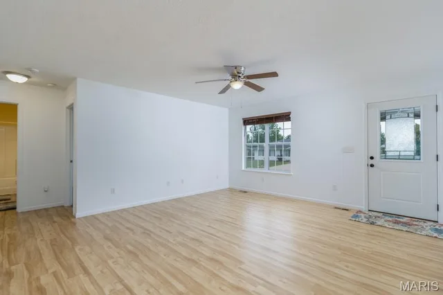 Living room — 1316 Jessalinn Drive Lebanon Missouri real estate