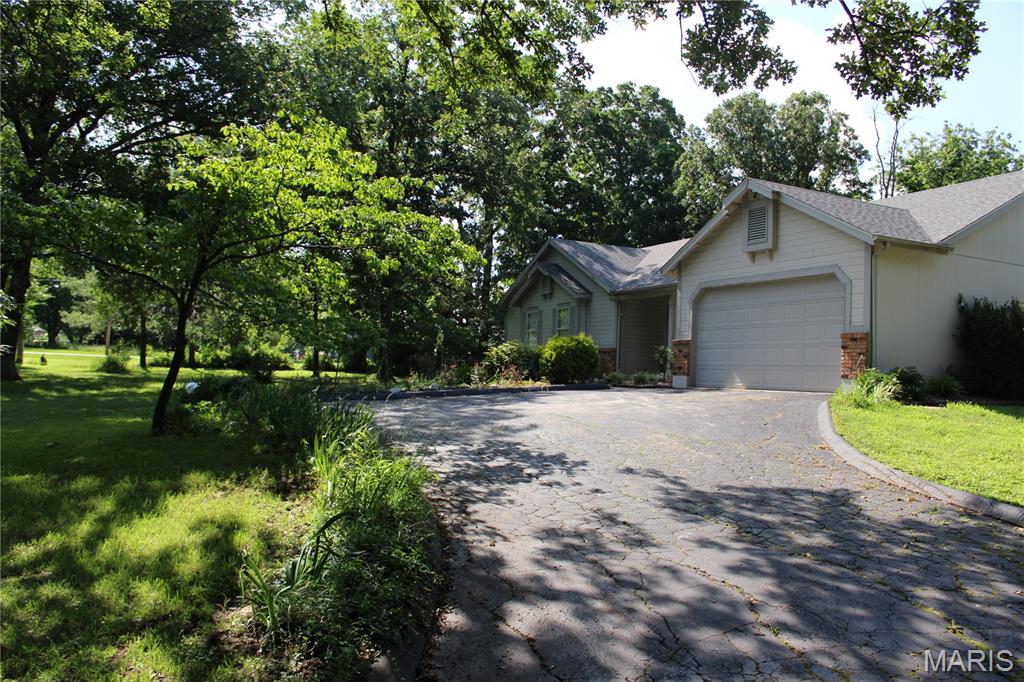 3877 Highway D Defiance Missouri 3 bedroom 2 bathroom home for sale listed at $520,000