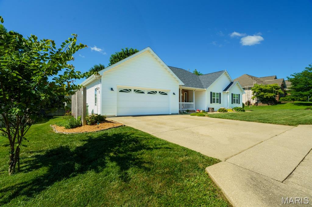 Primary bedroom — 606 Norwich Drive Rolla Missouri real estate