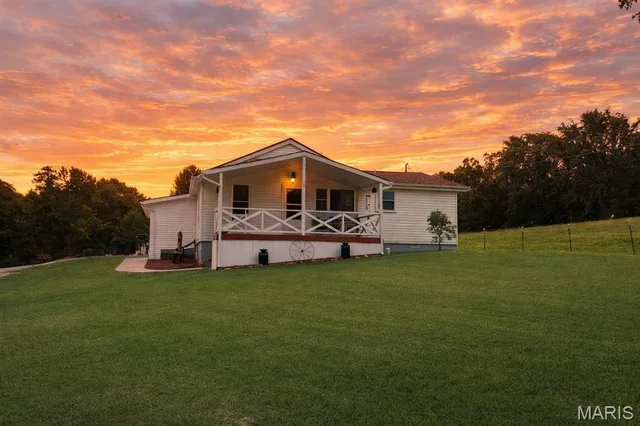 1086 Mill Hill Road, St Clair MO