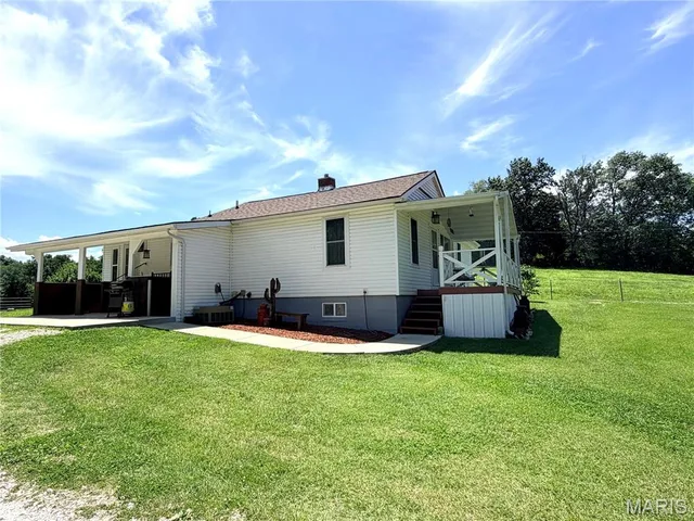 Kitchen — 1086 Mill Hill Road St Clair Missouri real estate