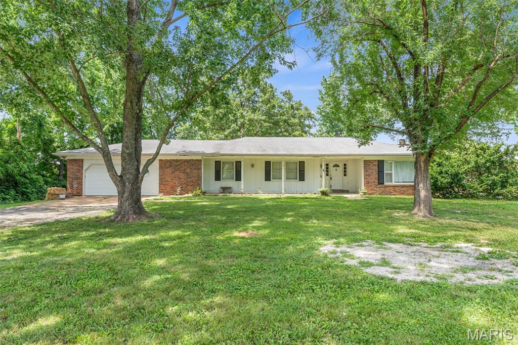 3951 Project Road Luebbering Missouri 3 bedroom 2 bathroom home for sale listed at $330,000