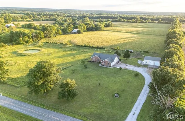 Front exterior — 16759 Route E Perry Missouri real estate
