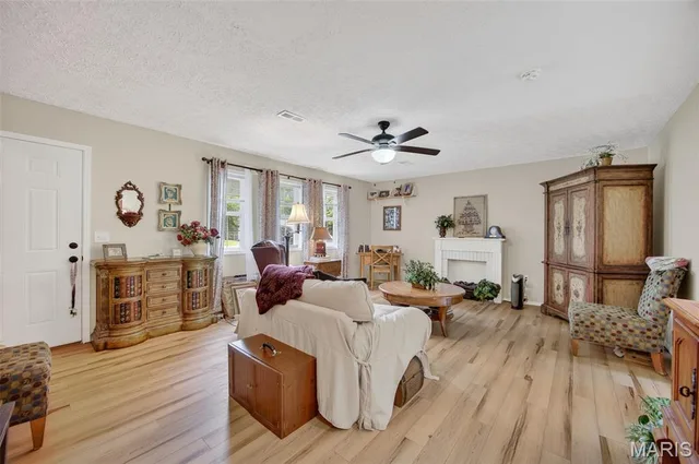 Primary bedroom — 15420 Talbot Lane St Robert Missouri real estate