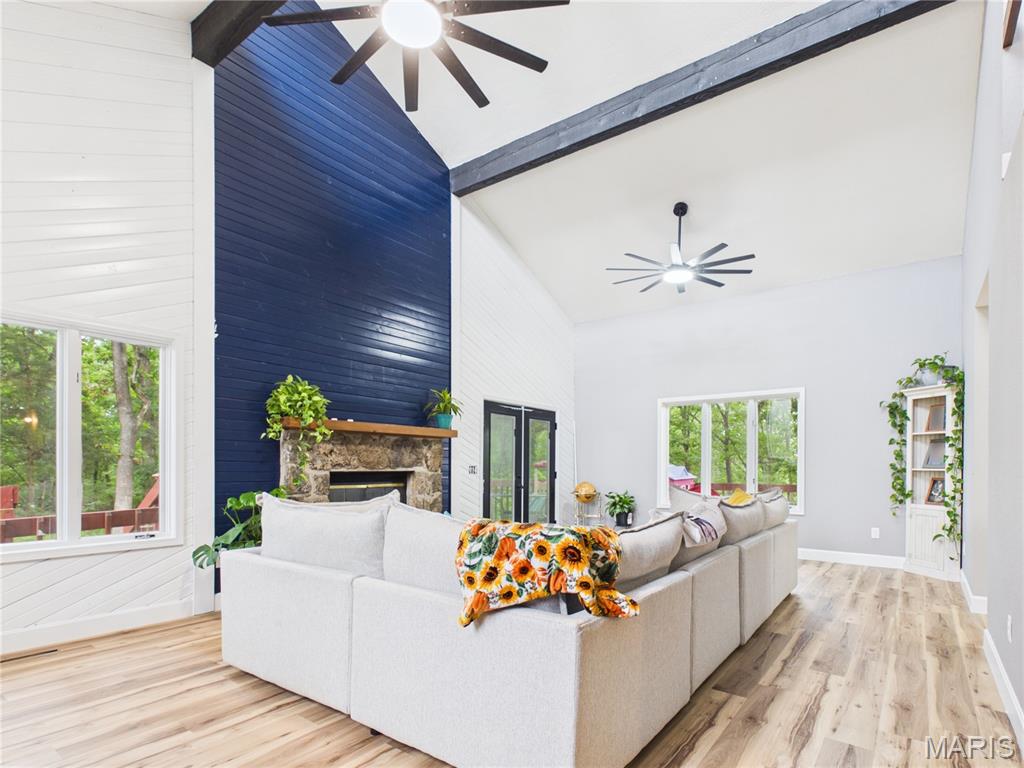 Living room — 18205 Highway 17 Crocker Missouri real estate