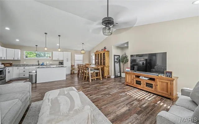 Living room — 177 Mesa Drive Waynesville Missouri real estate