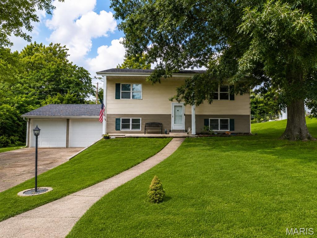 1303 Woodlawn Drive Rolla Missouri 5 bedroom 2 bathroom home for sale listed at $234,900