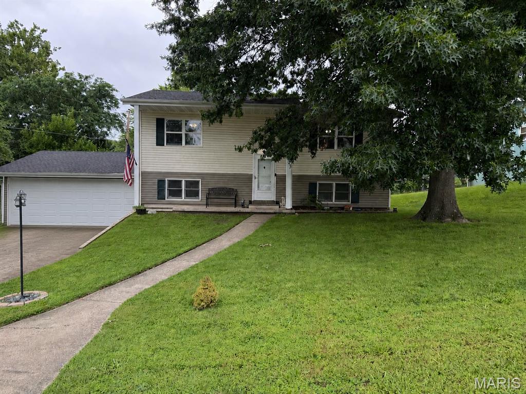 1303 Woodlawn Drive Rolla Missouri 5 bedroom 2 bathroom home for sale listed at $250,000