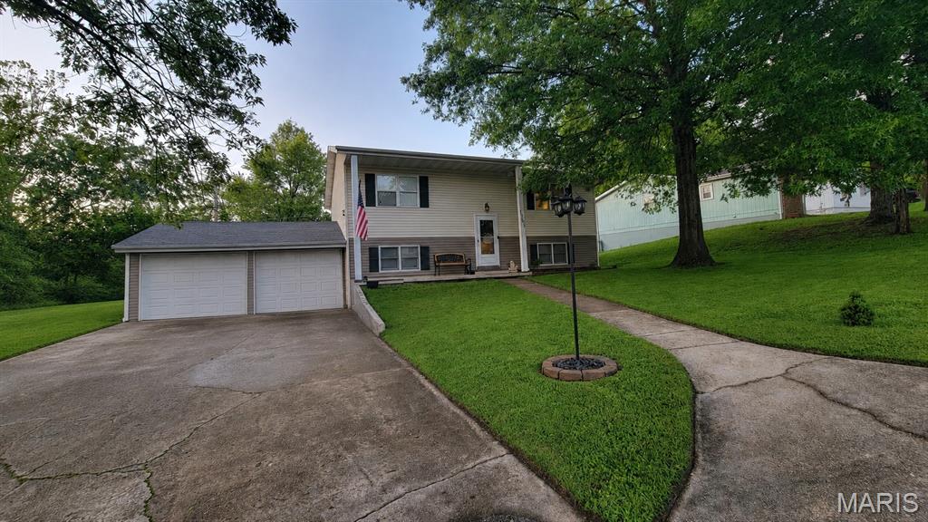 Front exterior — 1303 Woodlawn Drive Rolla Missouri real estate