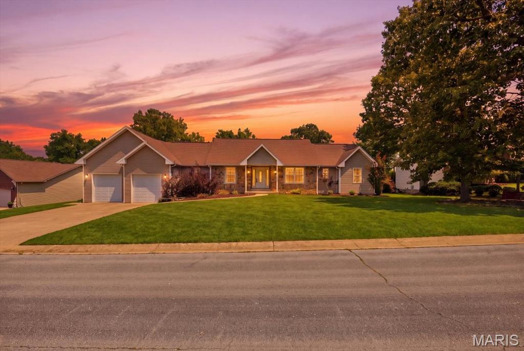 109 Summit Pass Waynesville Missouri 5 bedroom 4 bathroom home for sale listed at $350,000