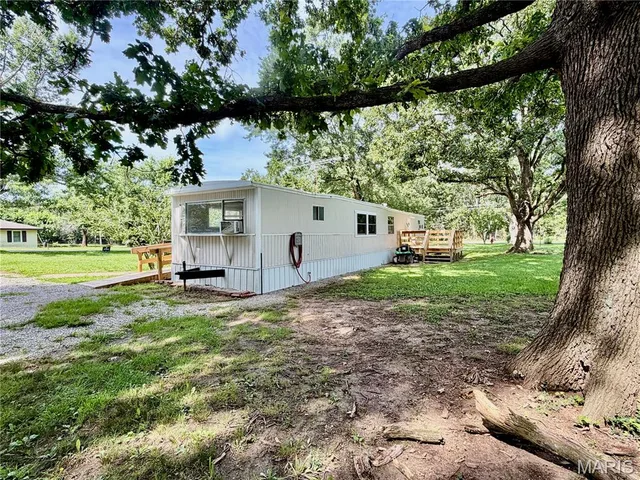 Primary bedroom — 837 Dwight Street Lebanon Missouri real estate