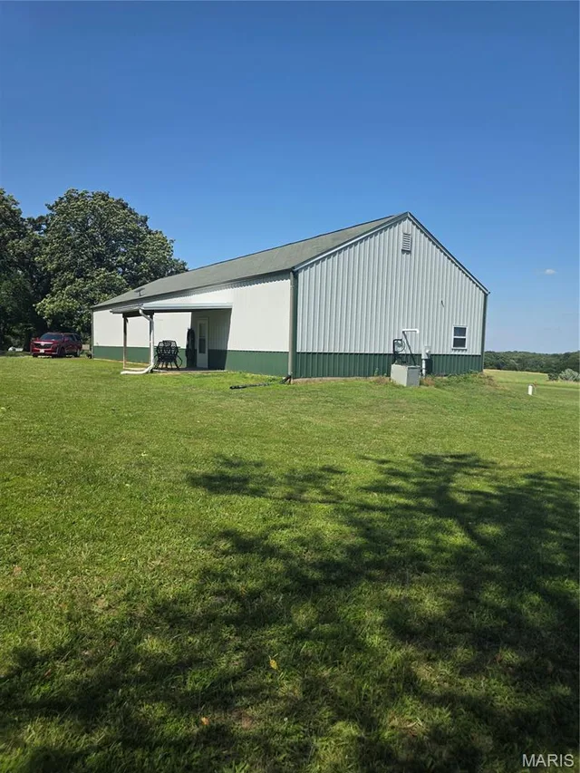 889 Hagen Drive, St Clair MO