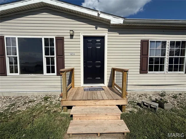 Primary bedroom — 18233 Loyalty Lane St Robert Missouri real estate