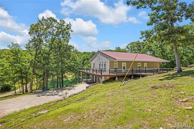 Primary bedroom — 1315 Highway E Hermann Missouri real estate
