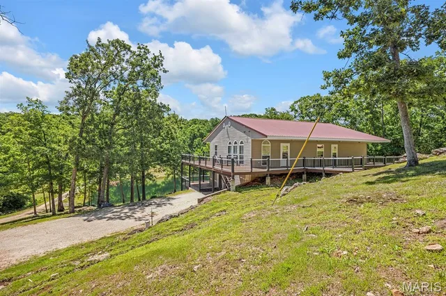 Primary bedroom — 1315 Highway E Hermann Missouri real estate