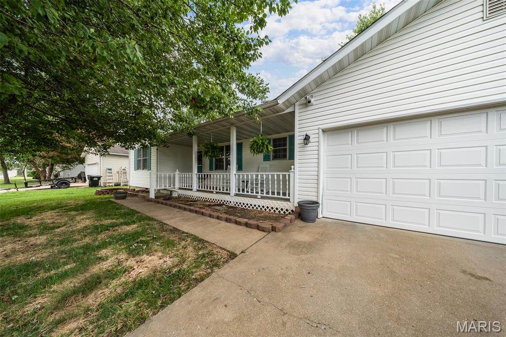 635 Saint David Street, St James MO