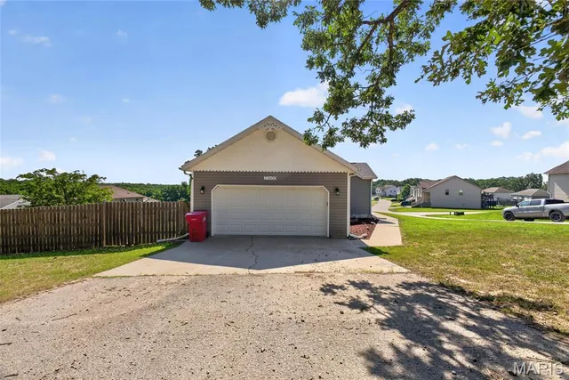 Primary bedroom — 23600 Roulette Road Waynesville Missouri real estate