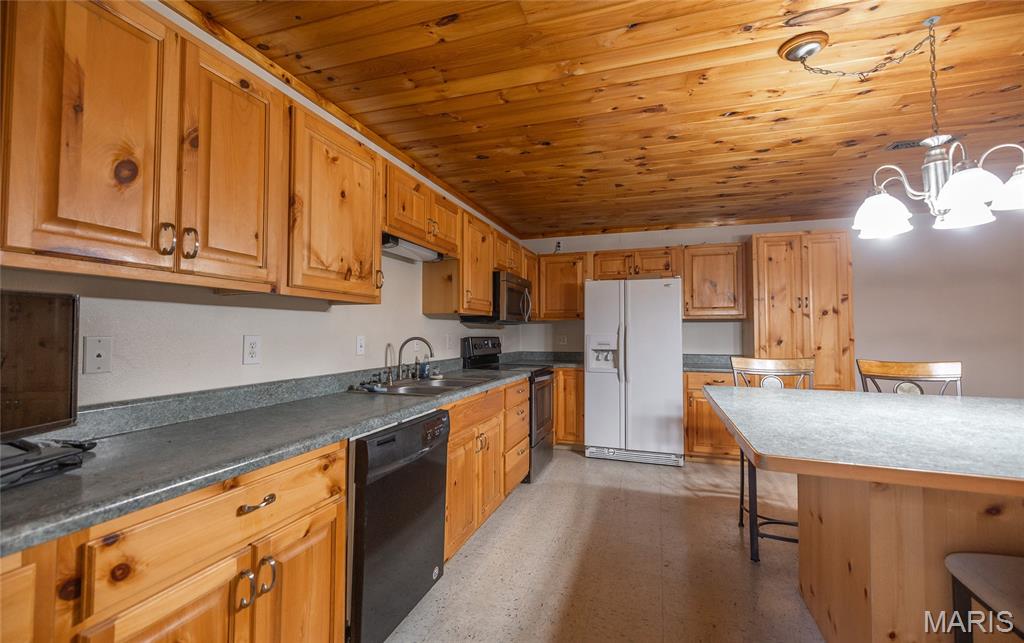 Kitchen — 207 Old Salem Road Licking Missouri real estate