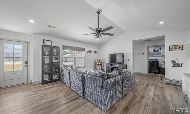 Kitchen — 133 La Vista Drive Waynesville Missouri real estate