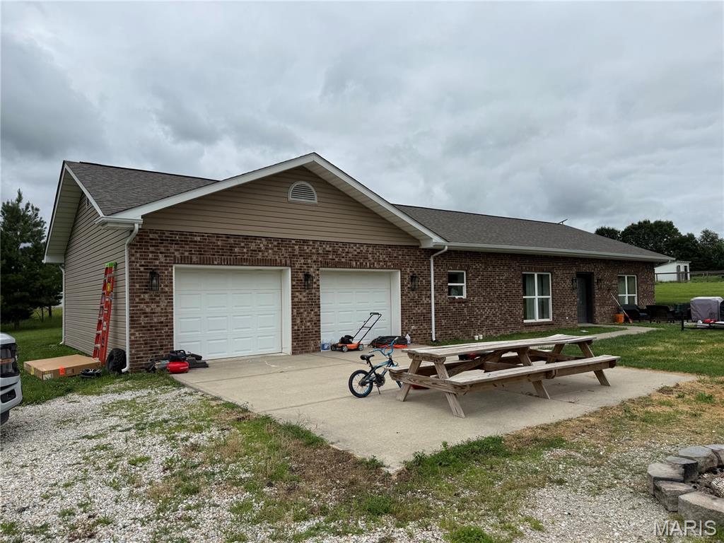 74 Block Lane Montgomery City Missouri 2 bedroom 2 bathroom home for sale listed at $299,000