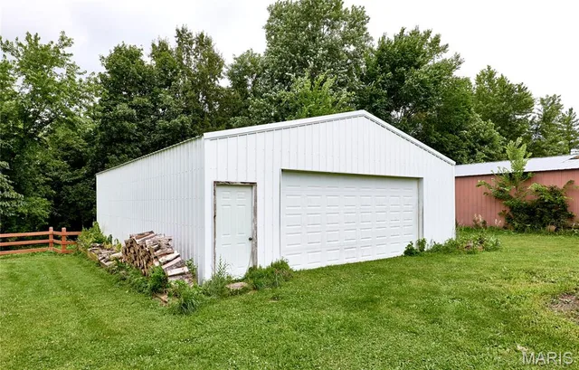 Primary bedroom — 394 Jacks Road Troy Missouri real estate