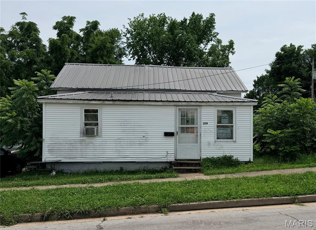 109 W 3rd Street Rolla Missouri 3 bedroom 2 bathroom home for sale listed at $99,500