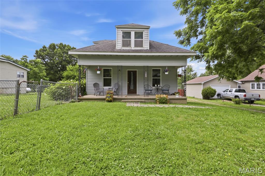 306 W Main Street Iberia Missouri 3 bedroom 2 bathroom home for sale listed at $210,000