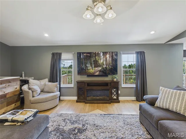 Primary bedroom — 22410 Beaumont Road Crocker Missouri real estate