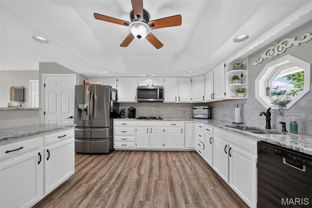 Kitchen — 4075 Highway D Defiance Missouri real estate