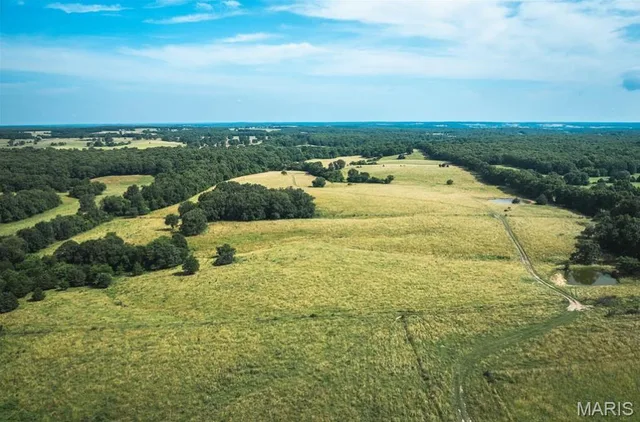 Primary bedroom — TBD Kansas Road Eldridge Missouri real estate