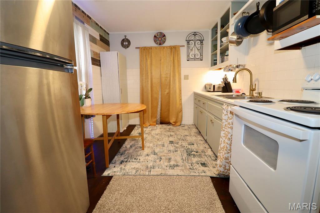 Primary bedroom — 123 Cedar Crest Drive Lebanon Missouri real estate