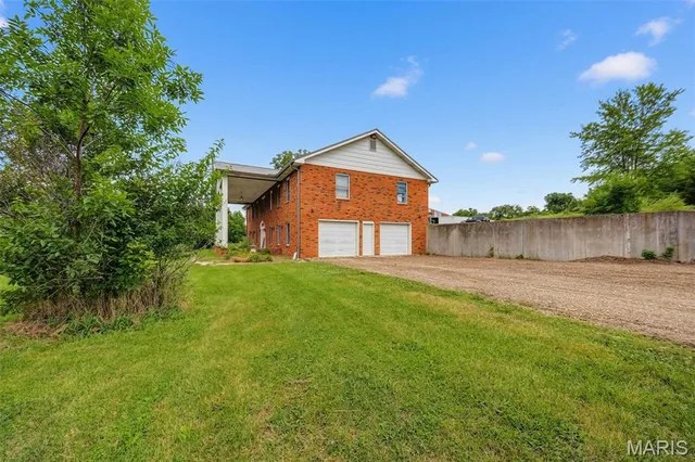 Primary bedroom — 70 Hartley Lane Elsberry Missouri real estate
