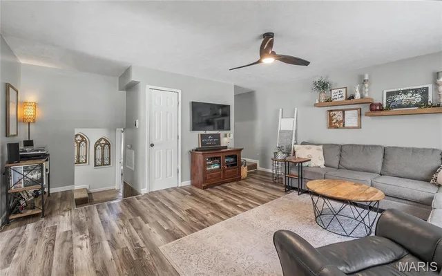Primary bedroom — 11192 W Little Oaks Road Rolla Missouri real estate