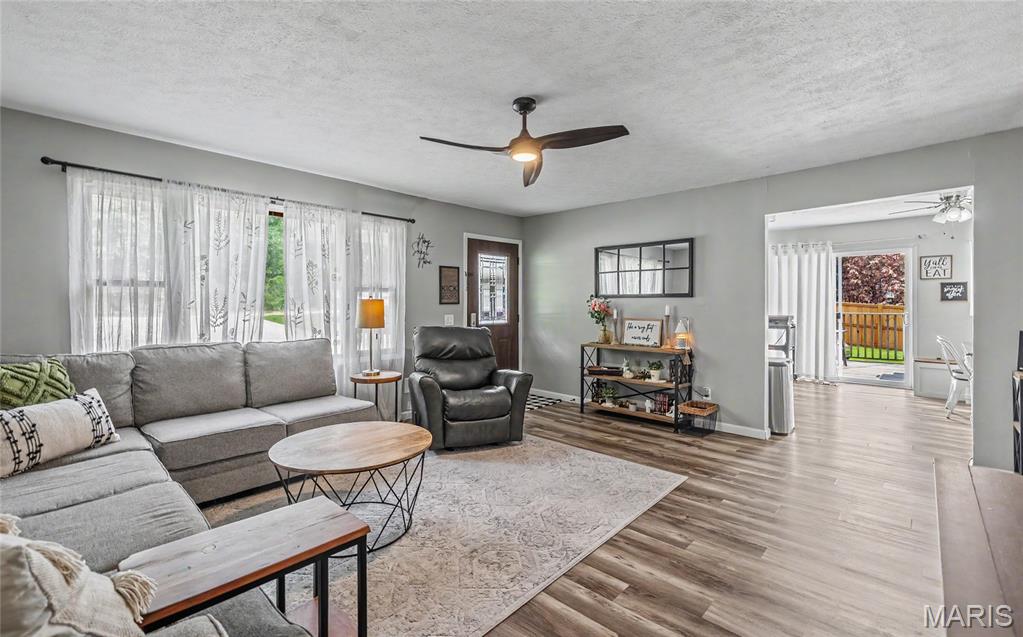 Primary bedroom — 11192 W Little Oaks Road Rolla Missouri real estate