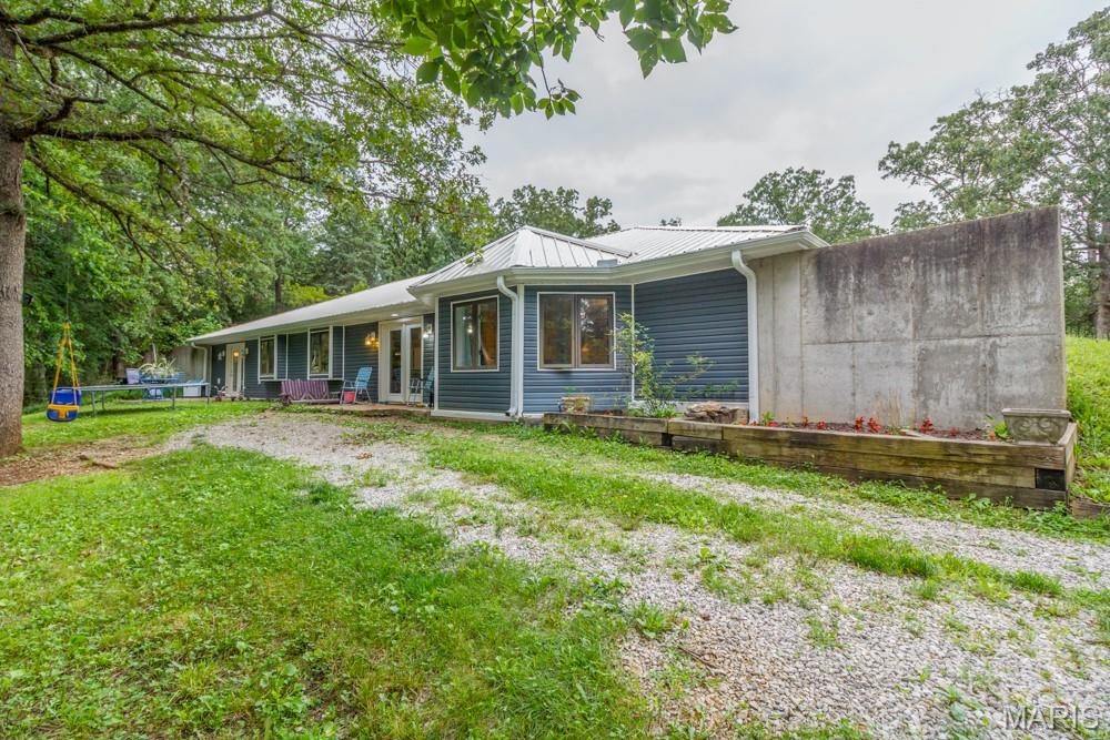 Primary bedroom — 17944 Bobwhite Road Crocker Missouri real estate