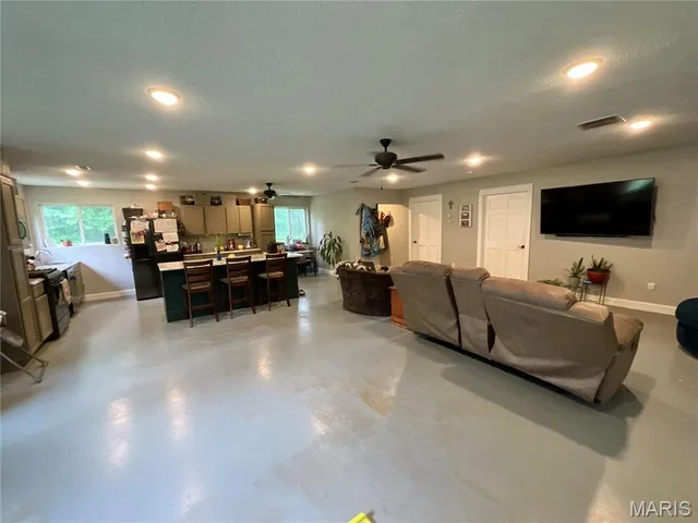 Primary bedroom — 7981 County Road 5090 West Plains Missouri real estate