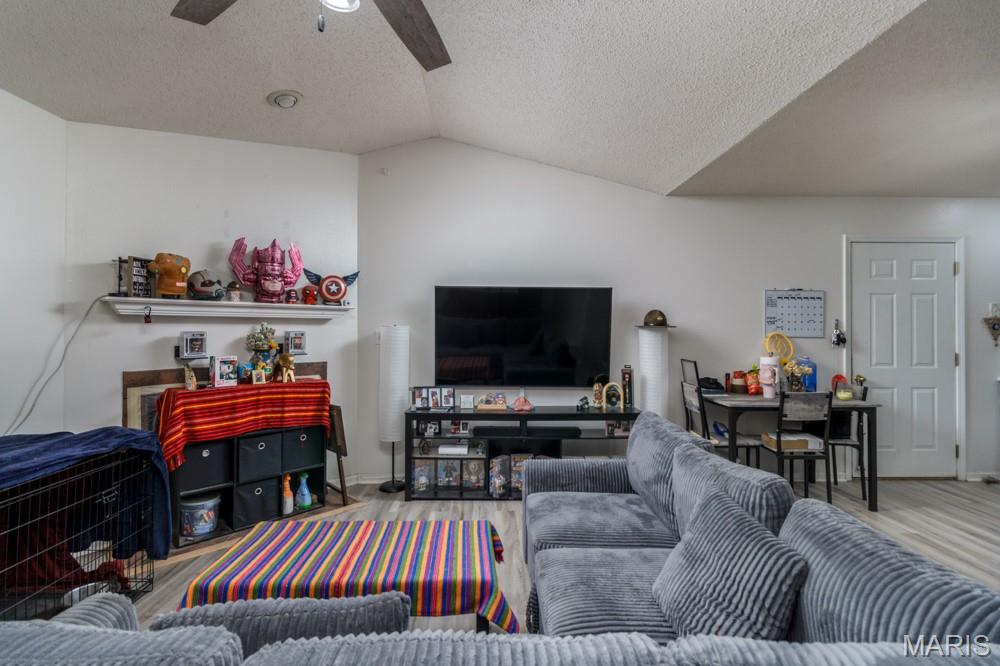 Primary bedroom — 13615 Tassel Road St Robert Missouri real estate