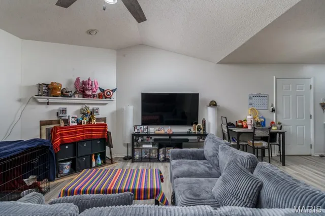 Primary bedroom — 13615 Tassel Road St Robert Missouri real estate